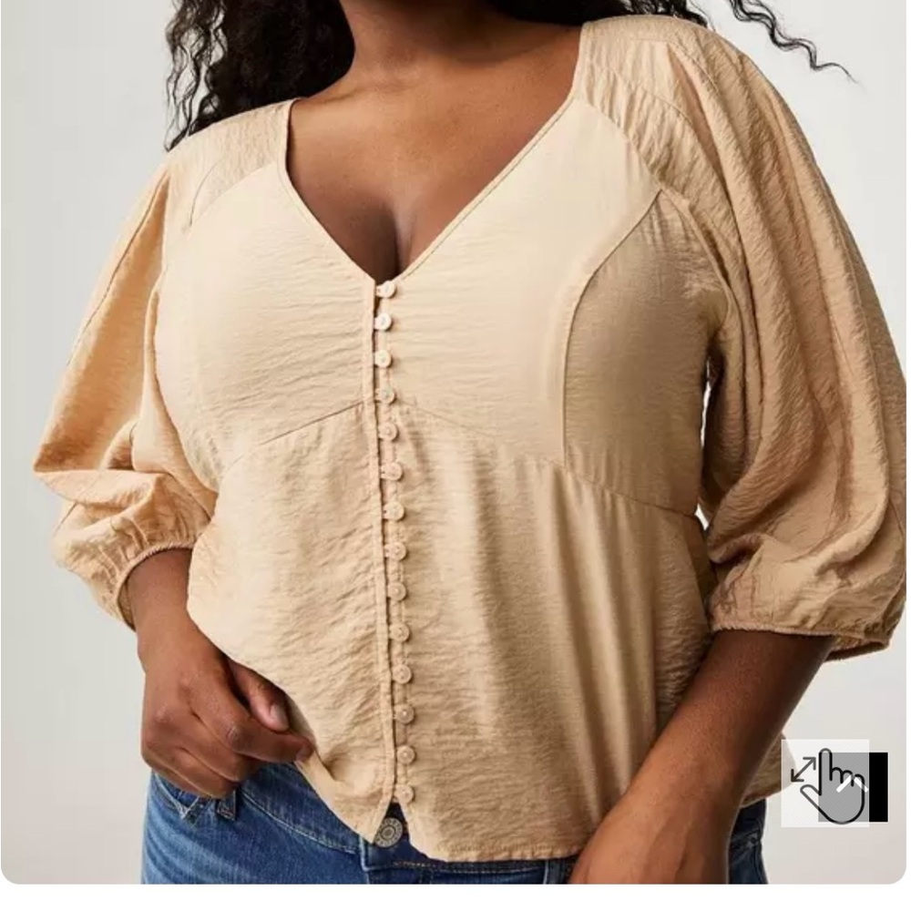 NWT Torrid Button Front V-Neck Crop Blouse Size 3x